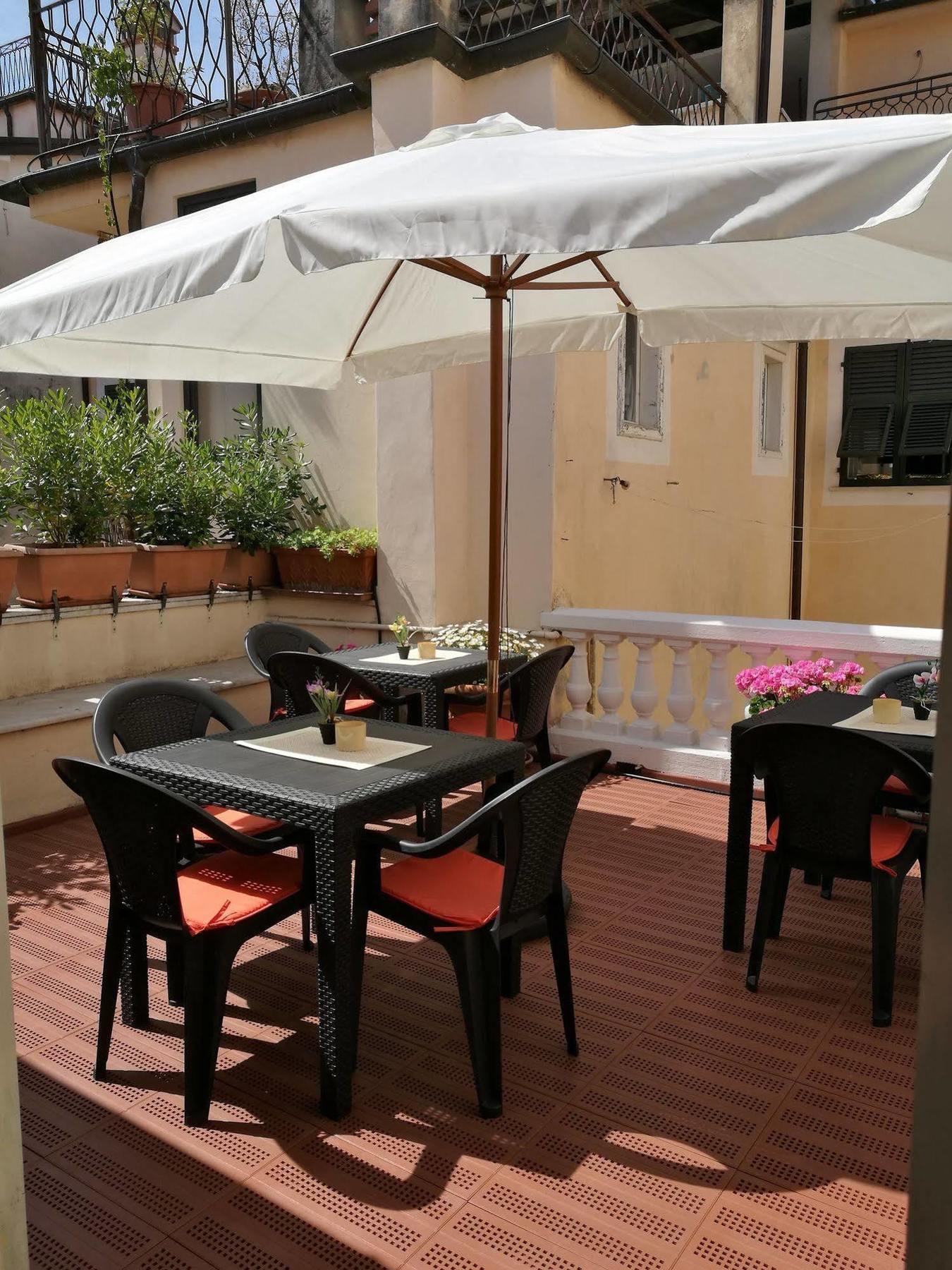 Corte Palazzo Picedi Benettini Sarzana Εξωτερικό φωτογραφία